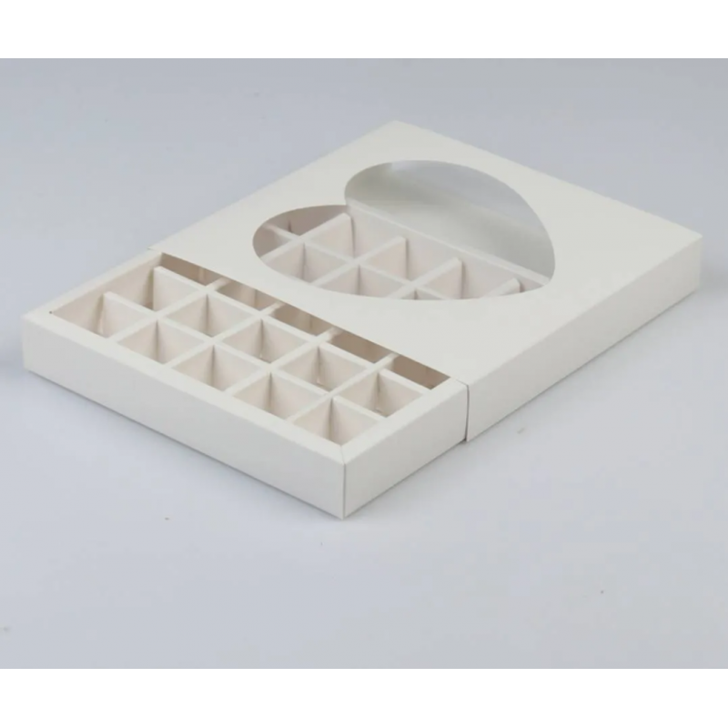 Коробка на 25 конфет СЕРДЦЕ белая